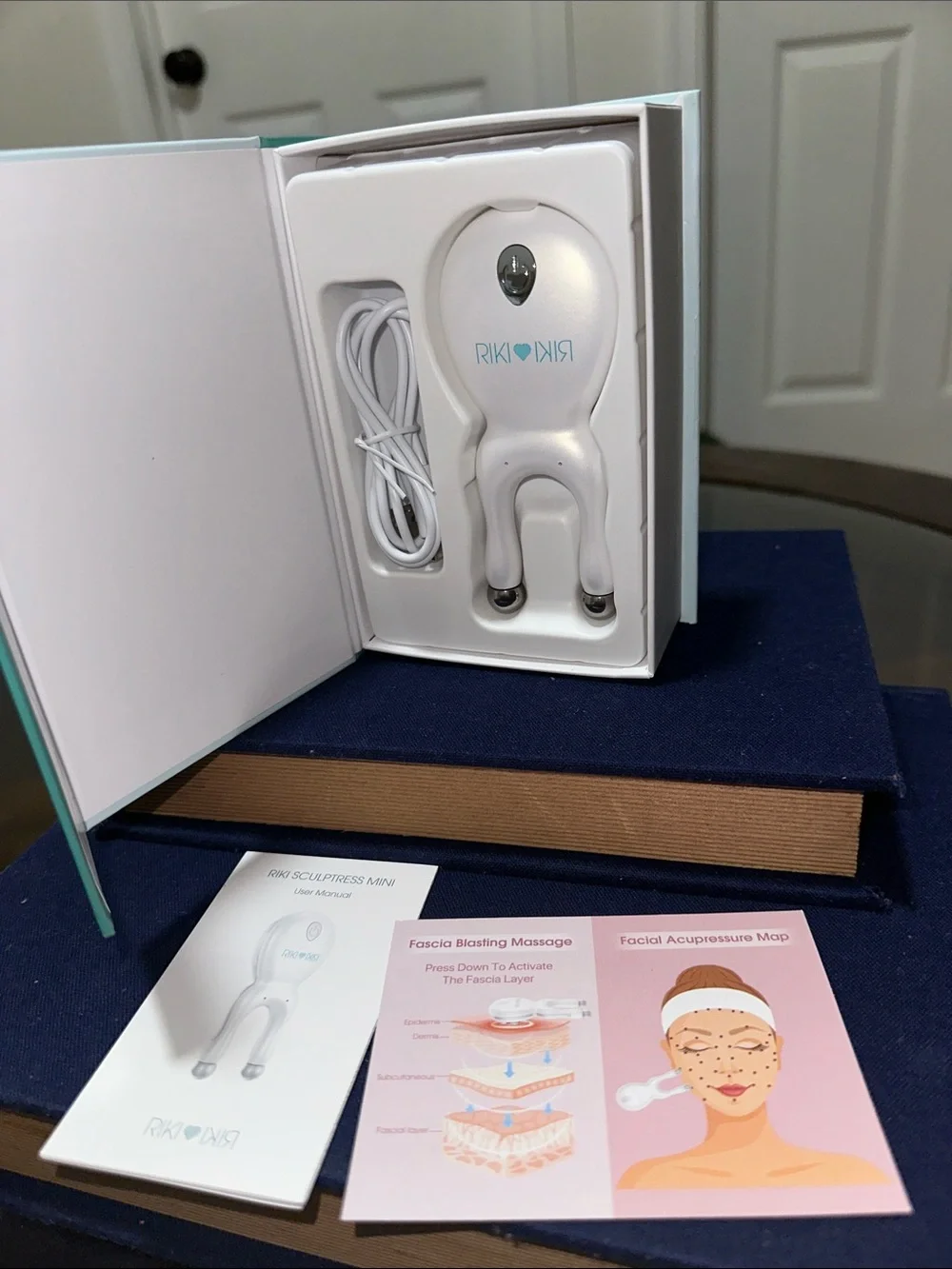 RIKI Sculptress Mini Facial Gua Sha Tool - Light Pink